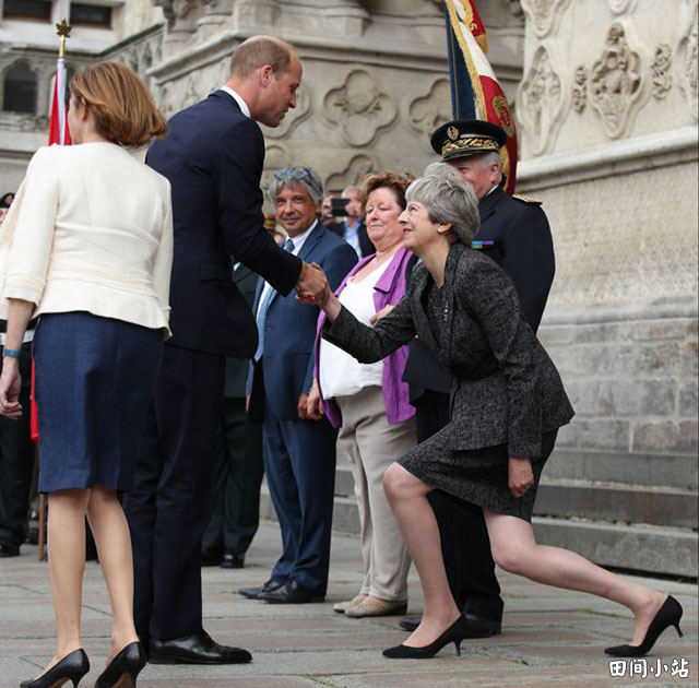 英国文化 | 为何英国女性在王室婚礼等重要场合戴奇形怪状的帽子？