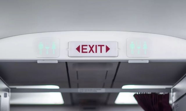 英语口语 | 美国人不叫“厕所”WC或toilet，英语怎么正确文明地表达？